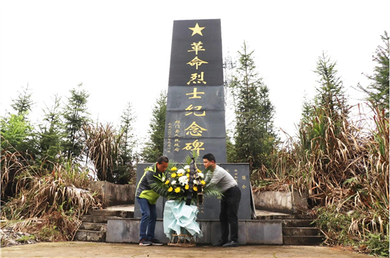 祁门县平里镇开展学党史祭英烈传承红色基因清明祭英烈活动
