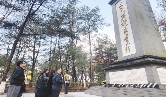 黄山市退役军人事务局、市信访局联合开展清明祭英烈主题党日活动
